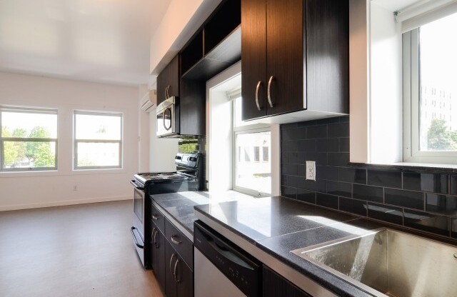 Park Place Apartments | 877 East Park Street