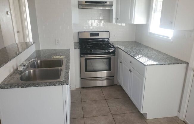 2 beds, 1 bath, $895