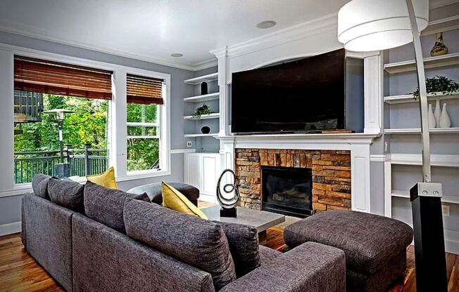 7 beds, 3.5 baths, $7,000