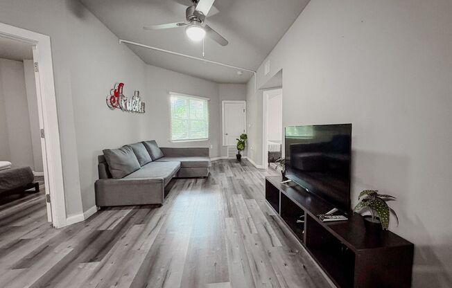 4 Bed / 2 Bath in West Campus – Bring Your Roommates