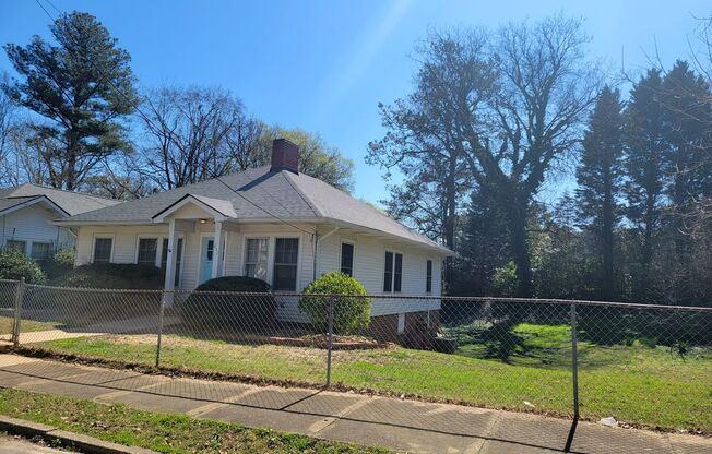 Charming Bungalow in Historic Downtown Canton!
