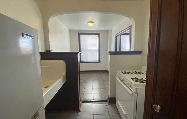Studio, 1 bath, 400 sqft, $825, Unit 218