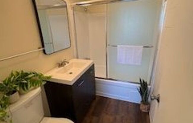 1 bed, 1 bath, 450 sqft, $1,195, Unit 214