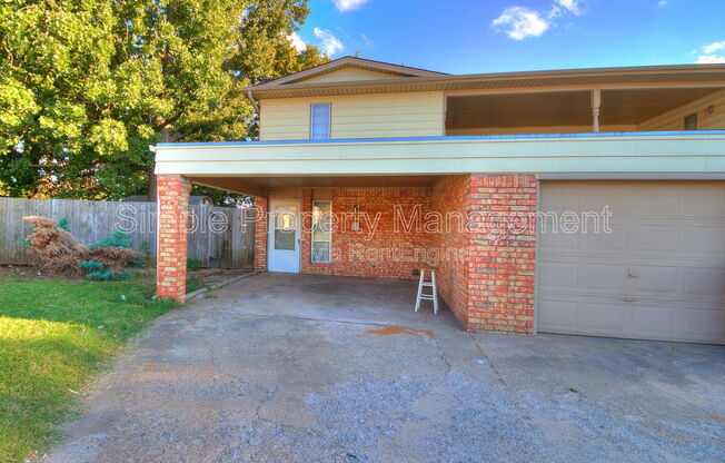 1902 N MOULTON CT