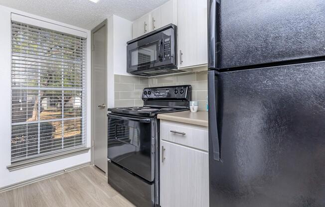 AMAZING KITCHEN JUST WAITING TO BE USED