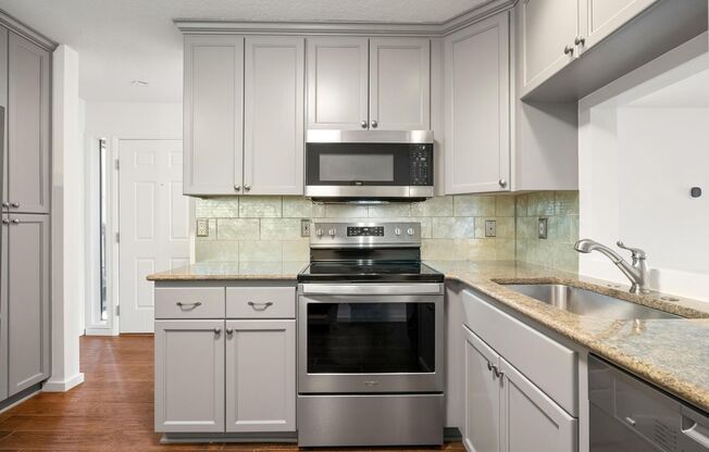 Updated 2BD/2BA Condo in North Portland! Scenic Views!