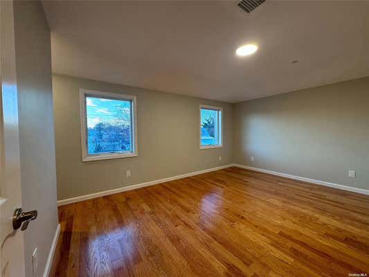 3 beds, 2 baths, 1,295 sqft, $3,100, Unit 3FL