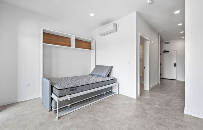 Studio, 1 bath, 380 sqft, $1,300, Unit 310