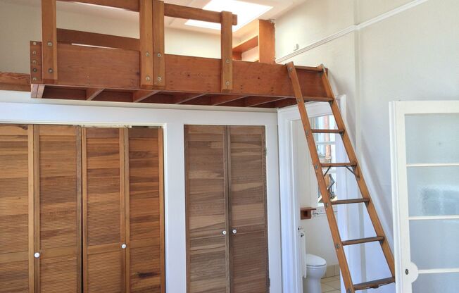 10 Lyon Street/1190 Haight Street (303rc)