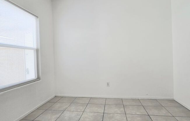 3 beds, 3 baths, $1,850, Unit Unit 1015 UNIT B BLDG 7