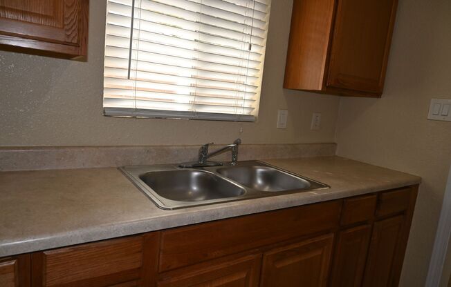 1 bed, 1 bath, $895