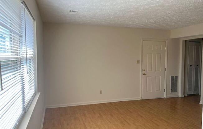 2 beds, 1 bath, $750