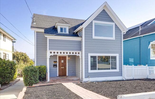 Remodeled Downtown Monterey Home - Walk to Middlebury School & Monterey High School