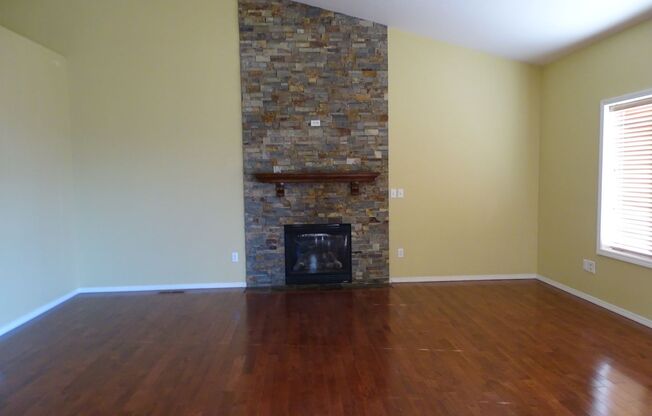 3 beds, 2.5 baths, $2,595