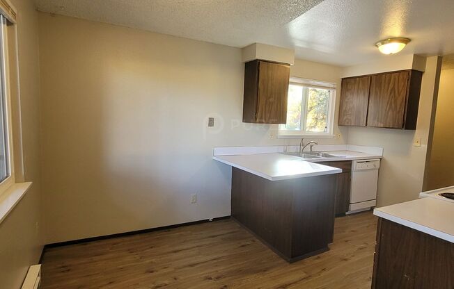 2 beds, 1 bath, 895 sqft, $1,675, Unit Unit D