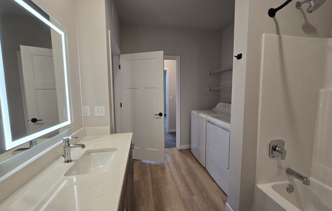 2 beds, 1 bath, 955 sqft, $2,080, Unit 8421-419