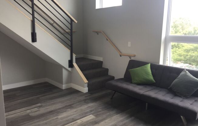 Studio, 1 bath, 360 sqft, $1,025, Unit 306