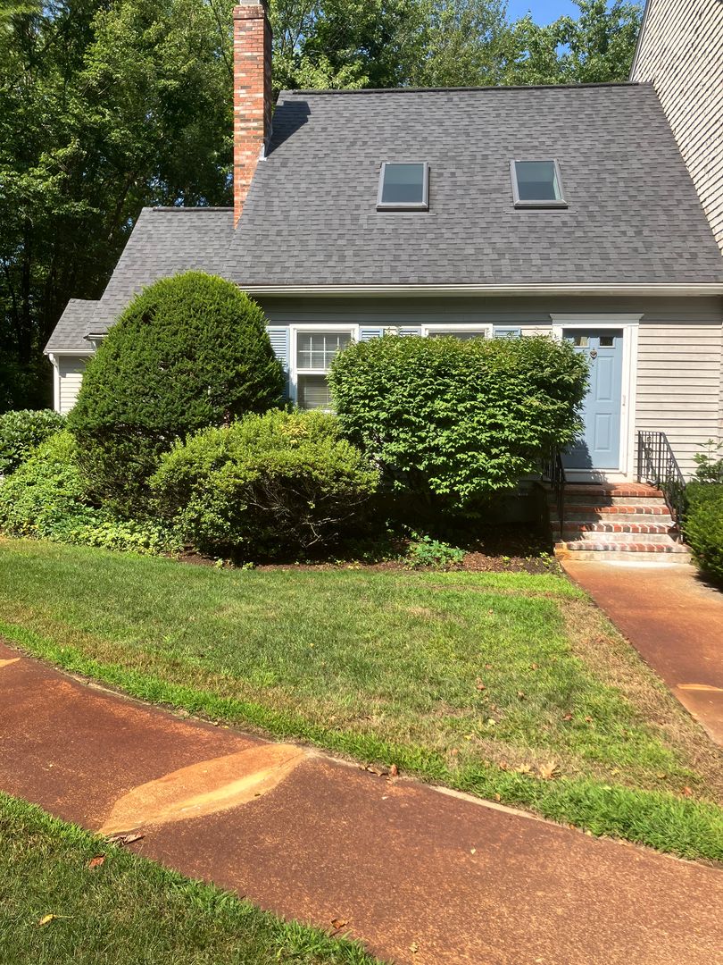 Spacious 2 Bed/2 Bath Corner Unit in Easton!