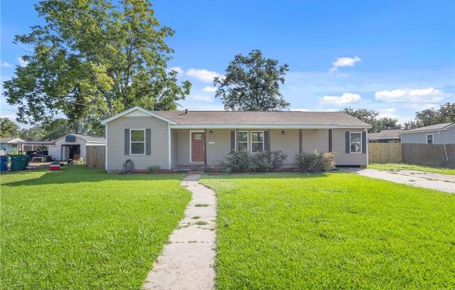 Beautifully Updated 4B/2B Home in Sulphur