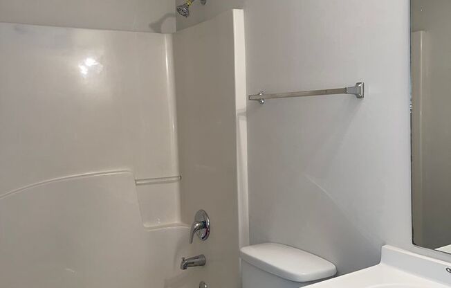 5 beds, 3 baths, $2,575