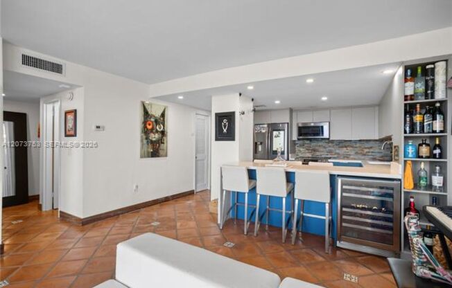 2 beds, 2 baths, $3,000, Unit # 1204
