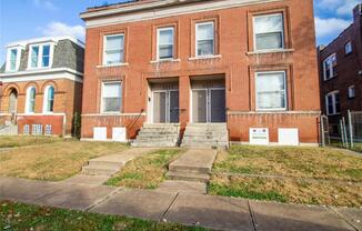 4221 BLAINE AVE