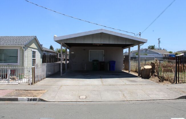 Three Bedroom, One Bathroom House in San Pablo with Laundry Room