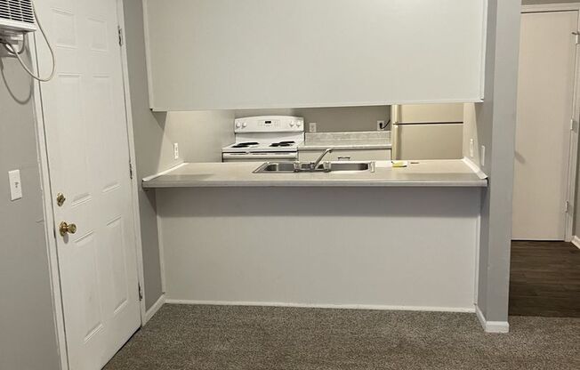 1 bed, 1 bath, 530 sqft, $825, Unit 350 B12