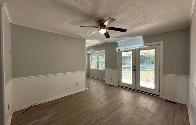 **November Rent FREE** 3 Bedroom, 1.5 Bath off Andrews Rd.