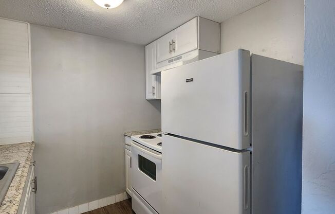 Spacious 1 Bd / 1 Ba Apartment Home ** UNDER NEW MANAGEMENT **