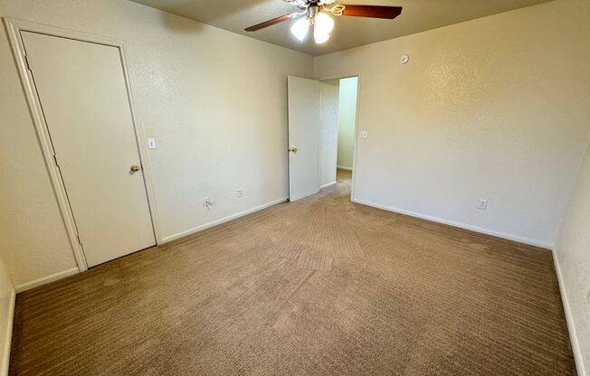 2 beds, 1.5 baths, 976 sqft, $875, Unit Apt B