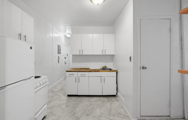 320 E 49 ST