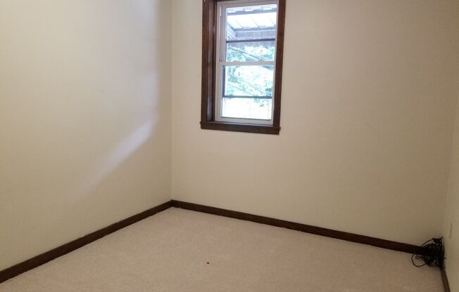 2 beds, 1 bath, $1,050, Unit 47#1