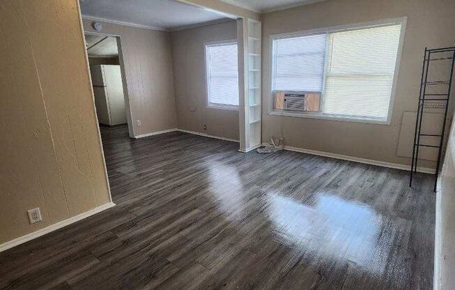 2 beds, 1 bath, $1,195