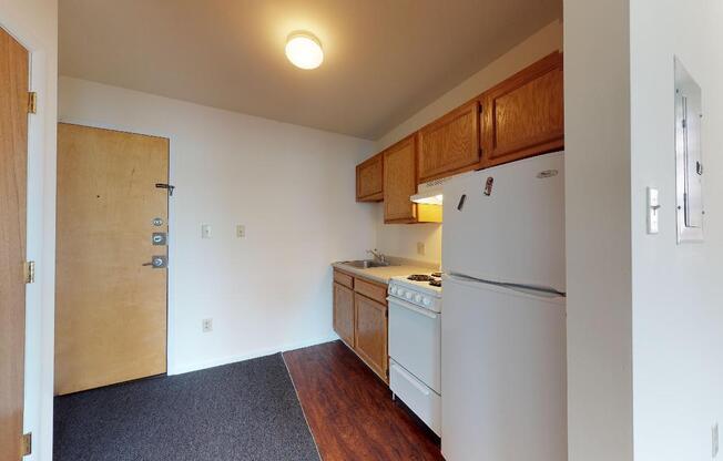 Studio, 1 bath, 323 sqft, $1,000, Unit 17