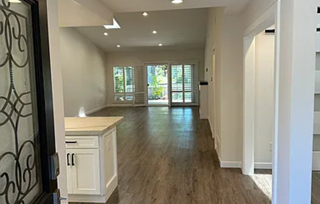Almaden - Exectuve style 3 bedroom 2 bath single level townhouse