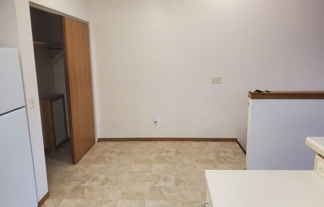 2 beds, 1 bath, 1,010 sqft, $1,269, Unit PL   7611