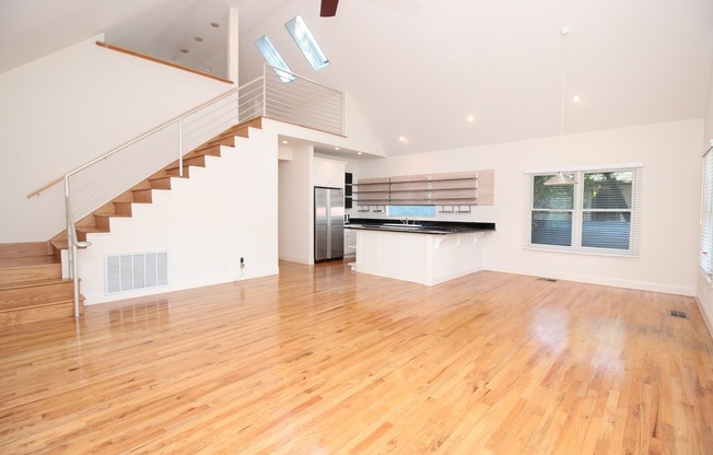Beautiful Home with Separate Art Studio - Minutes from Downtown