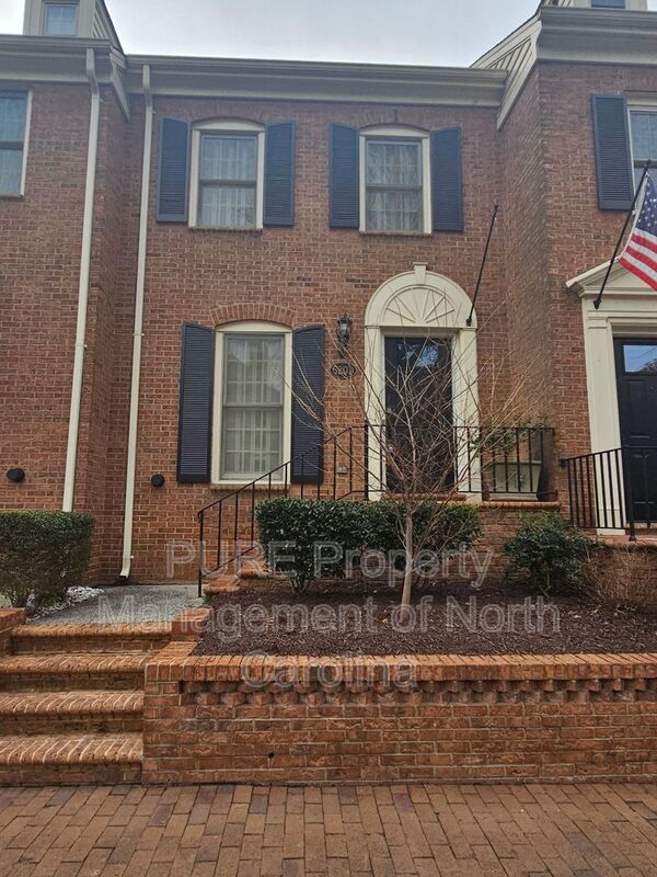 520 N POPLAR ST
