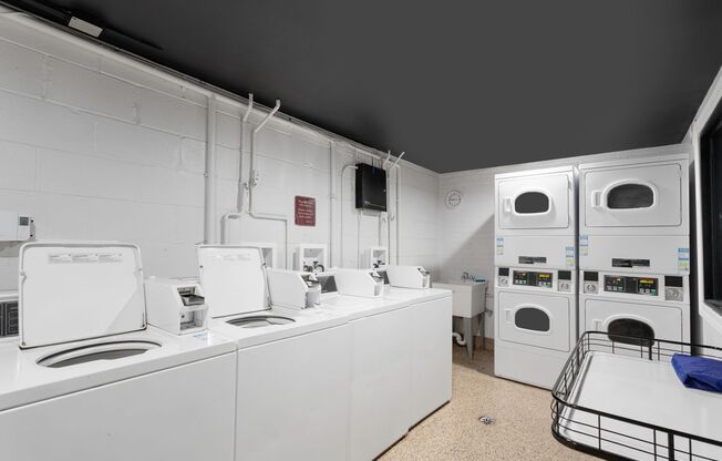 Studio, 1 bath, 275 sqft, $1,325, Unit 438