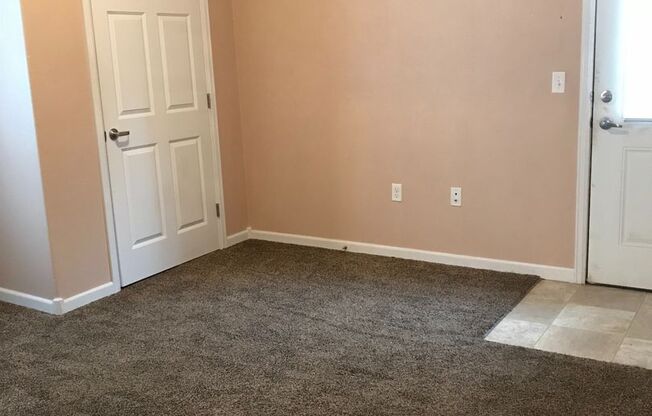 1 bed, 1 bath, $895, Unit 101