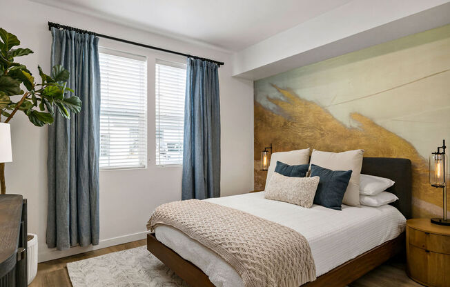 Bedroom with cozy bed at Seasons at Meridian, Idaho