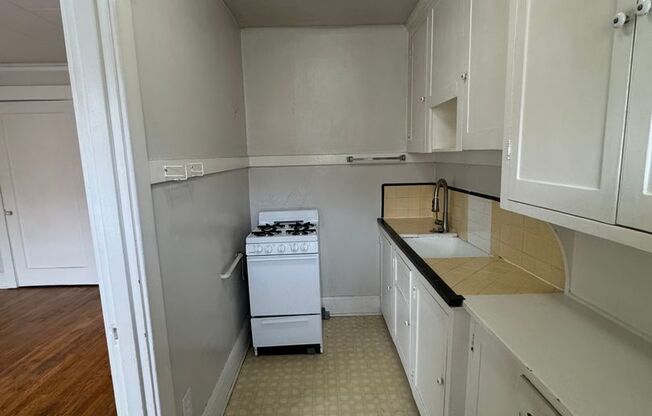 Studio, 1 bath, 360 sqft, $1,395, Unit 102