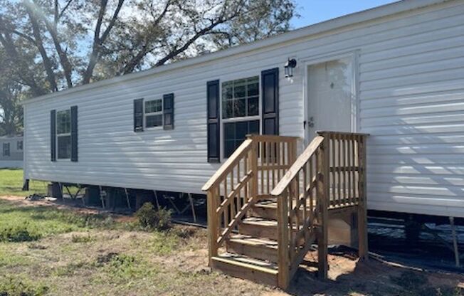 2- Bedroom home in Defuniak Springs!