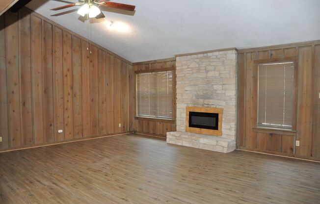 2 Bedroom 1 Bath 1 Car Garage in Heart of Pflugerville