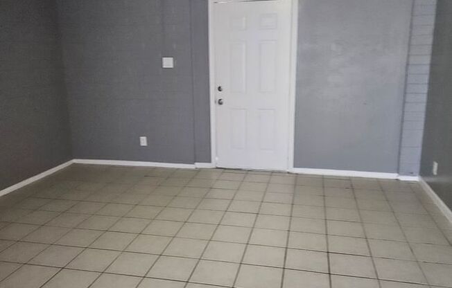 4900 E Culver St Apt 9