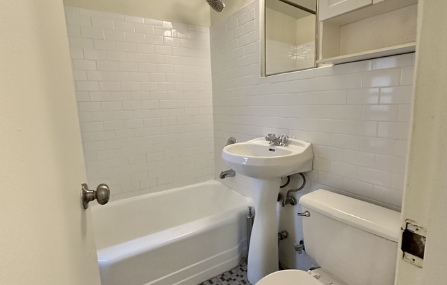 1 bed, 1 bath, $4,300, Unit 4C