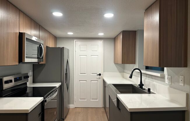 1 bed, 1 bath, 704 sqft, $2,295, Unit 417