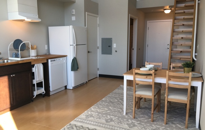 Studio, 1 bath, 426 sqft, $1,275, Unit 314