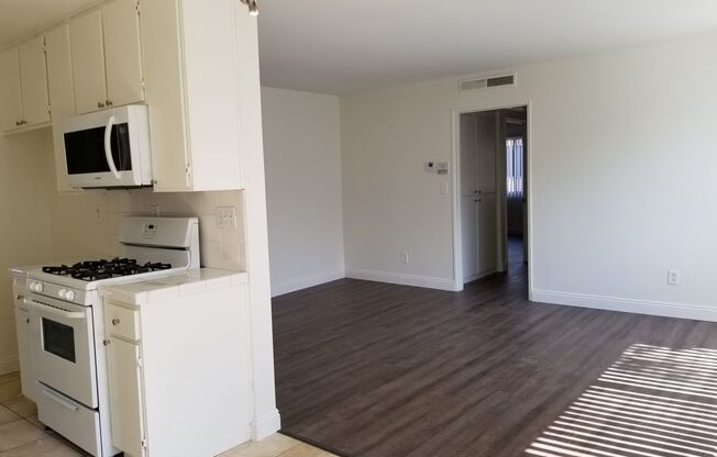 3 beds, 2 baths, 1,152 sqft, $3,195, Unit 208